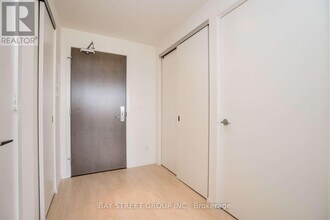 101 Charles St E in Toronto, ON - Building Photo - Building Photo