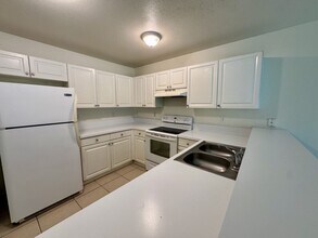 2424 George Ave S in Lehigh Acres, FL - Building Photo - Building Photo