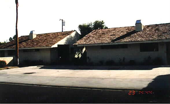 993 E Parocela Pl in Palm Springs, CA - Foto de edificio