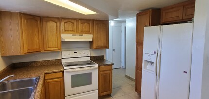 7525 Fox Hollow Dr in Port Richey, FL - Building Photo - Building Photo
