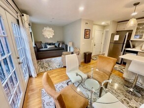 17R Clark St, Unit 4 in Boston, MA - Foto de edificio - Building Photo