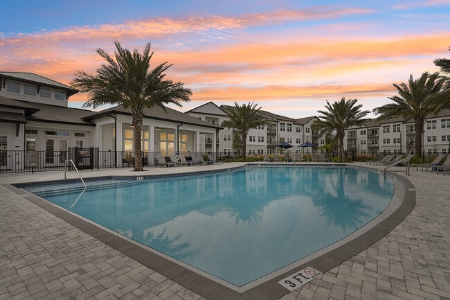 Story Lake Gibson in Lakeland, FL - Foto de edificio - Building Photo