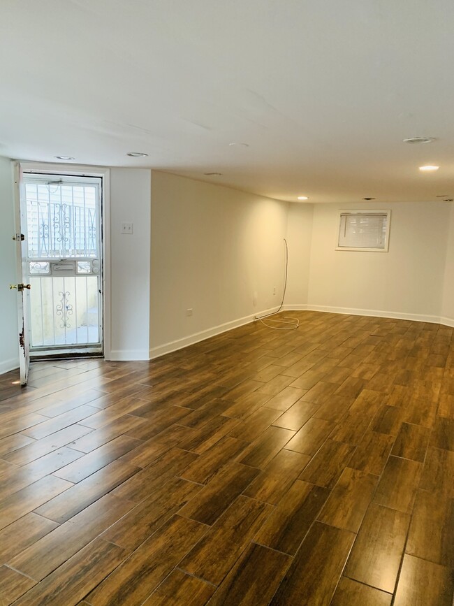 2623 N Central Park Ave-Unit -GARDEN in Chicago, IL - Building Photo - Building Photo