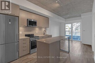 1808 St Clair Ave W in Toronto, ON - Building Photo - Building Photo