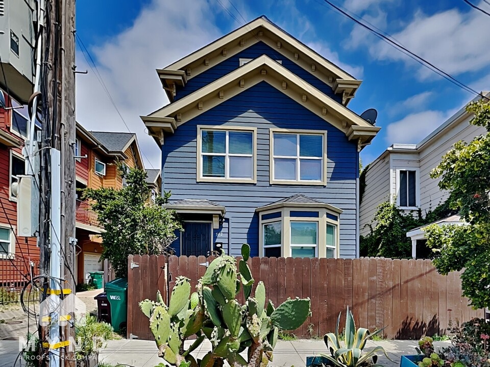 512 Henry St in Oakland, CA - Building Photo
