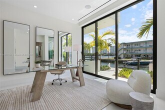 4008 NE 167th St in North Miami Beach, FL - Building Photo - Building Photo