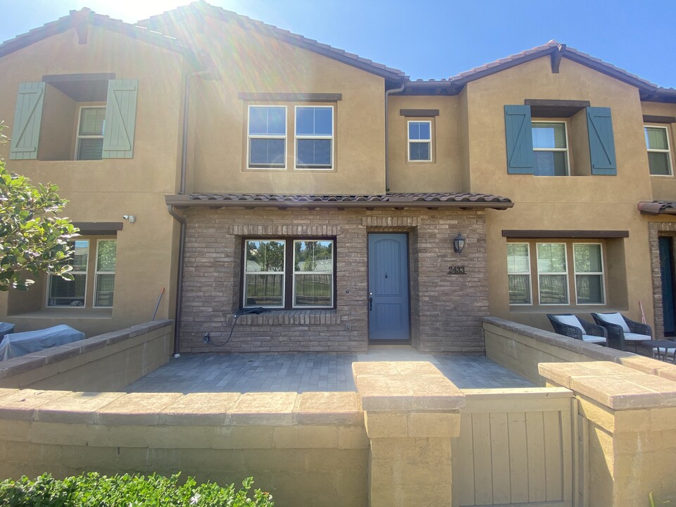 2433 Sanabria Ln in Brea, CA - Building Photo