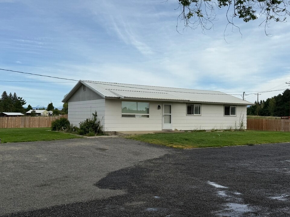 1561 Number 6 Rd in Ellensburg, WA - Building Photo