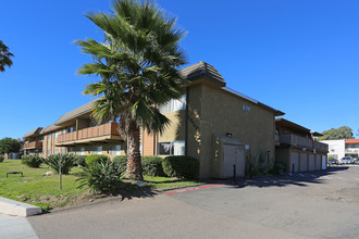 Oak Manor Apartments in Poway, CA - Building Photo - Building Photo