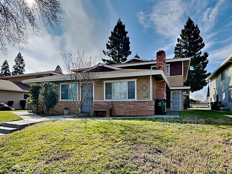 74 La Fresa Ct in Sacramento, CA - Building Photo