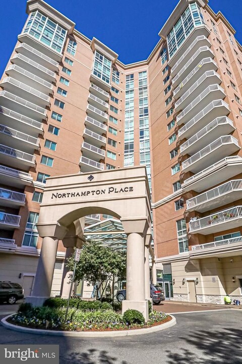 3101 N Hampton Dr in Alexandria, VA - Building Photo