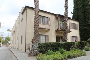 326 N Almont Dr in Beverly Hills, CA - Building Photo
