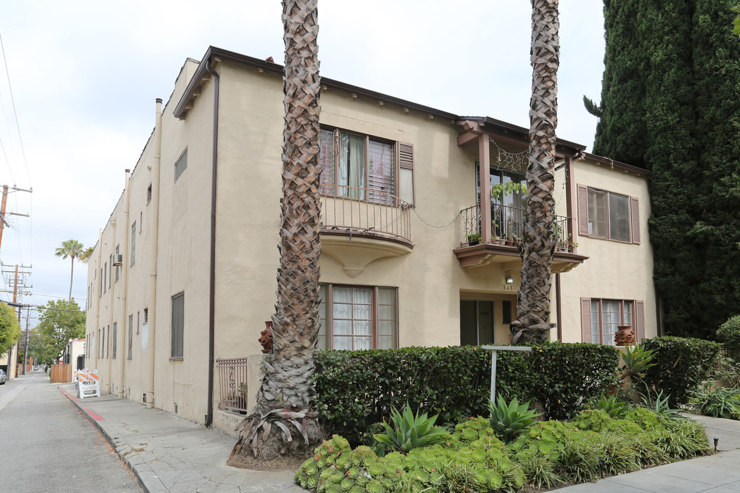 326 N Almont Dr in Beverly Hills, CA - Building Photo