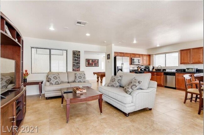 8129 Spur Ct in Las Vegas, NV - Building Photo - Building Photo