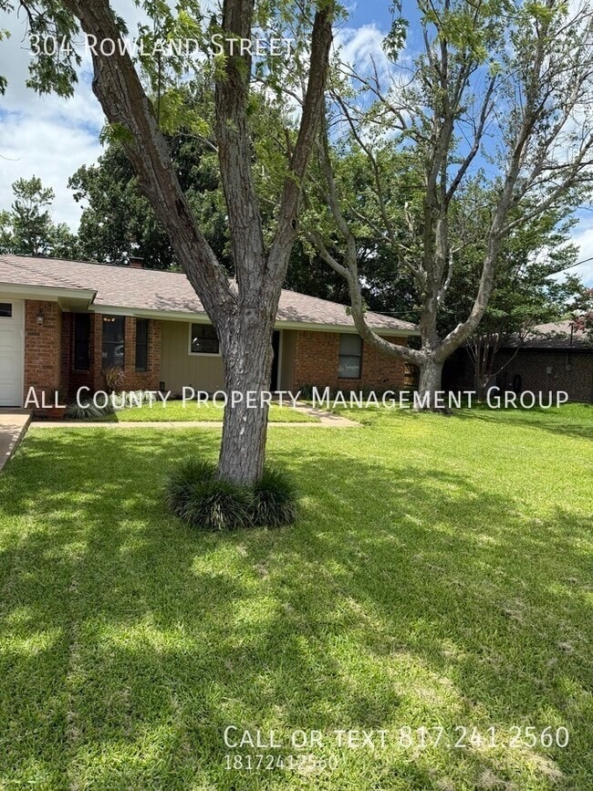 304 N Rowland Ave in Stephenville, TX - Building Photo - Building Photo