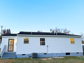 403 Beechdale Rd in Portsmouth, VA - Foto de edificio - Building Photo