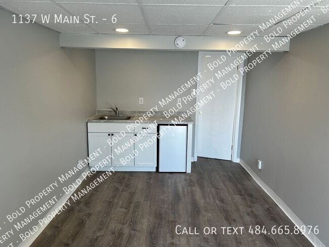 property at 1137 W Main St