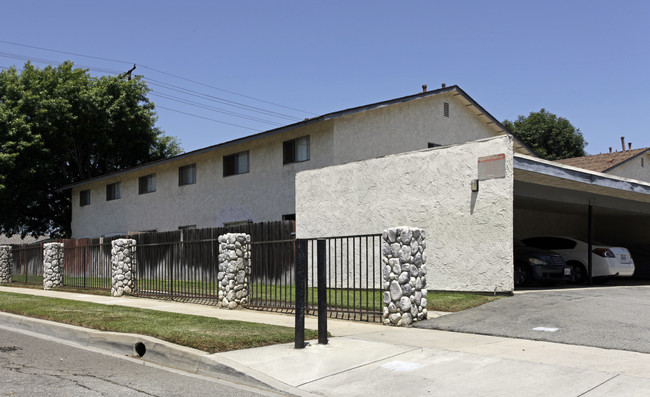 323 W Francis St in Ontario, CA - Building Photo - Building Photo