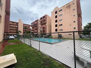 460 E 23rd St, Unit 513 in Hialeah, FL - Building Photo - Building Photo