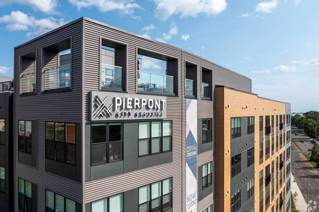 9 Tower Ln in New Haven, CT - Building Photo