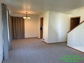 415-421 NE 11th St in McMinnville, OR - Building Photo - Building Photo