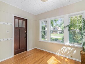 2416 34th Ave S in Minneapolis, MN - Building Photo - Building Photo