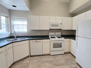 7068 S Stratton Ln in Gurnee, IL - Building Photo - Building Photo