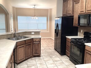 511 Hidden Meadow Ct in Desoto, TX - Building Photo - Building Photo