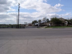 Lakeside Village Mobile Homes in San Antonio, TX - Foto de edificio - Building Photo