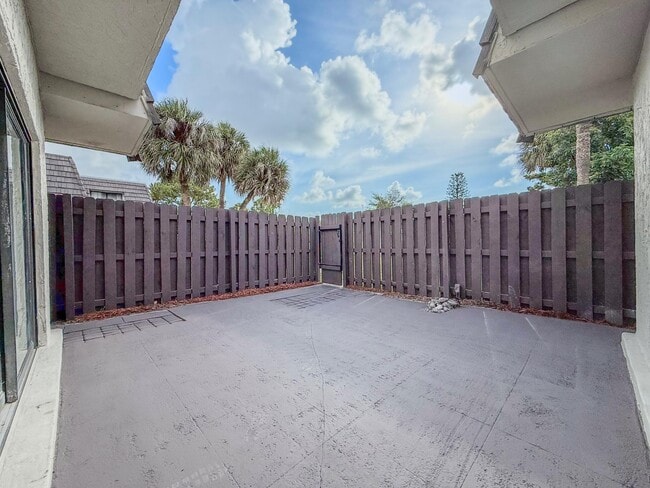 1873 N Congress Ave in West Palm Beach, FL - Building Photo - Building Photo
