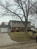 14102 Southwind Dr in Effingham, IL - Building Photo