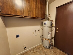 934 Briarwood Dr in West Sacramento, CA - Building Photo - Building Photo