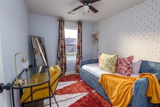 1311 Ruthven St in Houston, TX - Foto de edificio - Building Photo