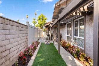 2718 Nectarine Ave in Riverside, CA - Building Photo - Building Photo