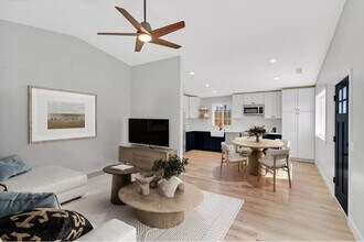 1304 Basswood Ave in Carlsbad, CA - Foto de edificio - Building Photo