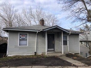 715 NE Maple St in Pullman, WA - Foto de edificio - Building Photo