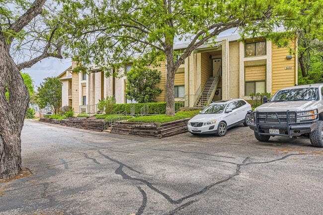 property at 9100 Mountain Ridge Dr