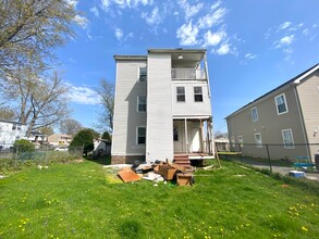 283 Martin St, Unit 3rd Floor in Hartford, CT - Building Photo - Building Photo