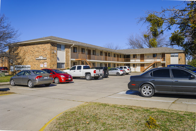 1000 W Prairie St in Denton, TX - Foto de edificio - Building Photo