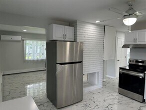 173 Bloomingdale Rd in Levittown, NY - Building Photo - Building Photo