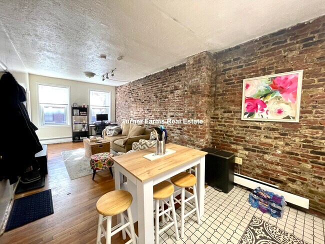 15A Garden St, Unit 2 in Boston, MA - Building Photo - Building Photo