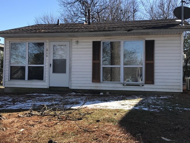 property at 816 W Howell St