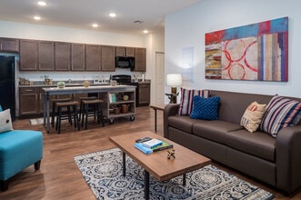 Eagle Landing Apartments in Daytona Beach, FL - Foto de edificio - Building Photo