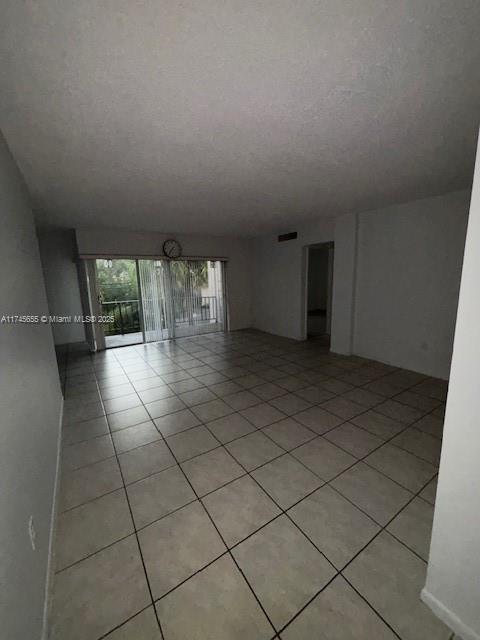 6904 N Kendall Dr in Miami, FL - Building Photo - Building Photo