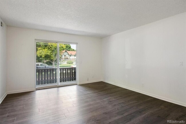 3250 Oneal Cir, Unit J11 in Boulder, CO - Building Photo - Building Photo