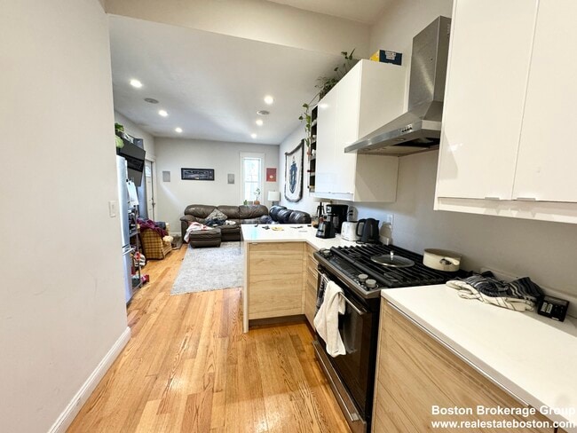 7 Grant St, Unit #1 in Boston, MA - Building Photo - Building Photo