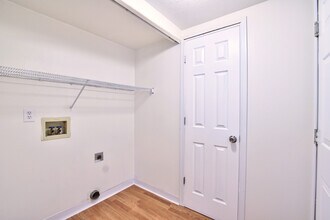 8320 SE Franklin St in Portland, OR - Foto de edificio - Building Photo