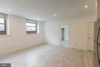 427 Monroe St in Philadelphia, PA - Building Photo - Building Photo