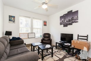 508 W Deming Pl, Unit 1N in Chicago, IL - Building Photo