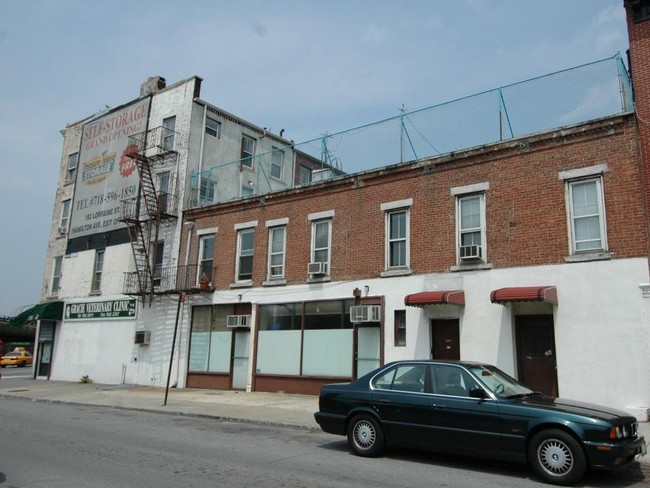 561 Clinton St in Brooklyn, NY - Foto de edificio - Building Photo